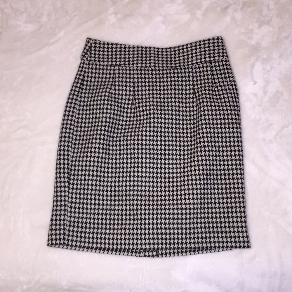 Banana Republic • Hounds Tooth Skirt